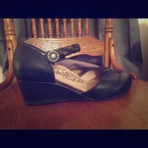 Aetrex Mia Black Braid Wedge